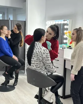 Curs stilizare sprancene Iasi - invatare practica